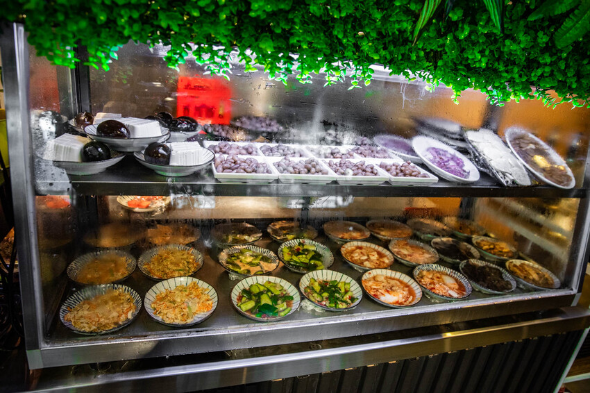 花蓮縣吉安鄉六里屯麵食專家 美崙旗艦店|在地鄉民推薦湯鮮味濃肉大塊牛肉麵!在地經營70年牛肉麵老店