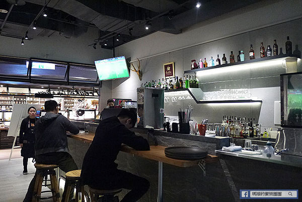 台北信義【Freaks Café & Bistro 癮客餐酒館/誠品信義店】。信義區餐酒館。捷運市府站美食
