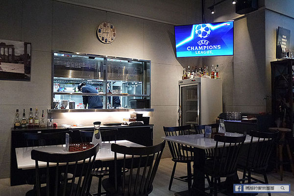 台北信義【Freaks Café & Bistro 癮客餐酒館/誠品信義店】。信義區餐酒館。捷運市府站美食