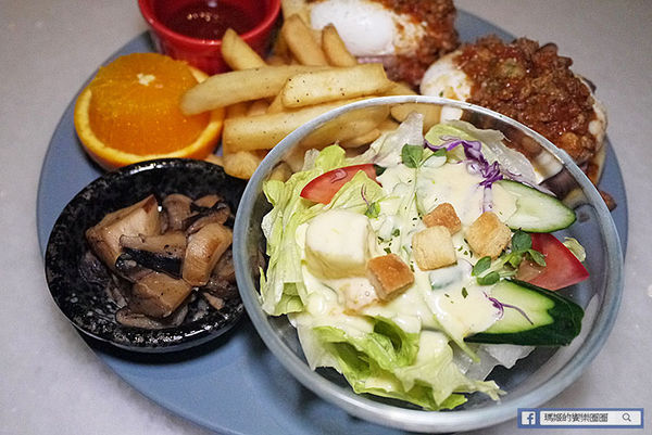 台北信義【Freaks Café & Bistro 癮客餐酒館/誠品信義店】。信義區餐酒館。捷運市府站美食