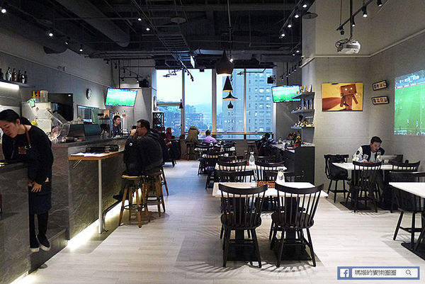 台北信義【Freaks Café & Bistro 癮客餐酒館/誠品信義店】。信義區餐酒館。捷運市府站美食