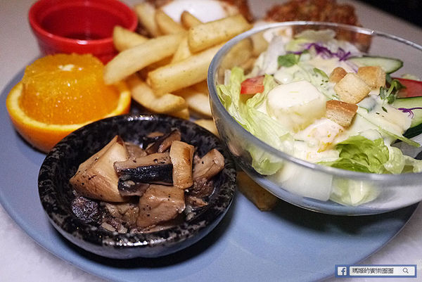 台北信義【Freaks Café & Bistro 癮客餐酒館/誠品信義店】。信義區餐酒館。捷運市府站美食