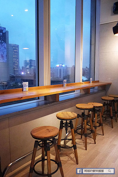 台北信義【Freaks Café & Bistro 癮客餐酒館/誠品信義店】。信義區餐酒館。捷運市府站美食