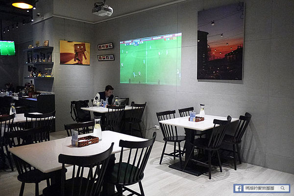 台北信義【Freaks Café & Bistro 癮客餐酒館/誠品信義店】。信義區餐酒館。捷運市府站美食