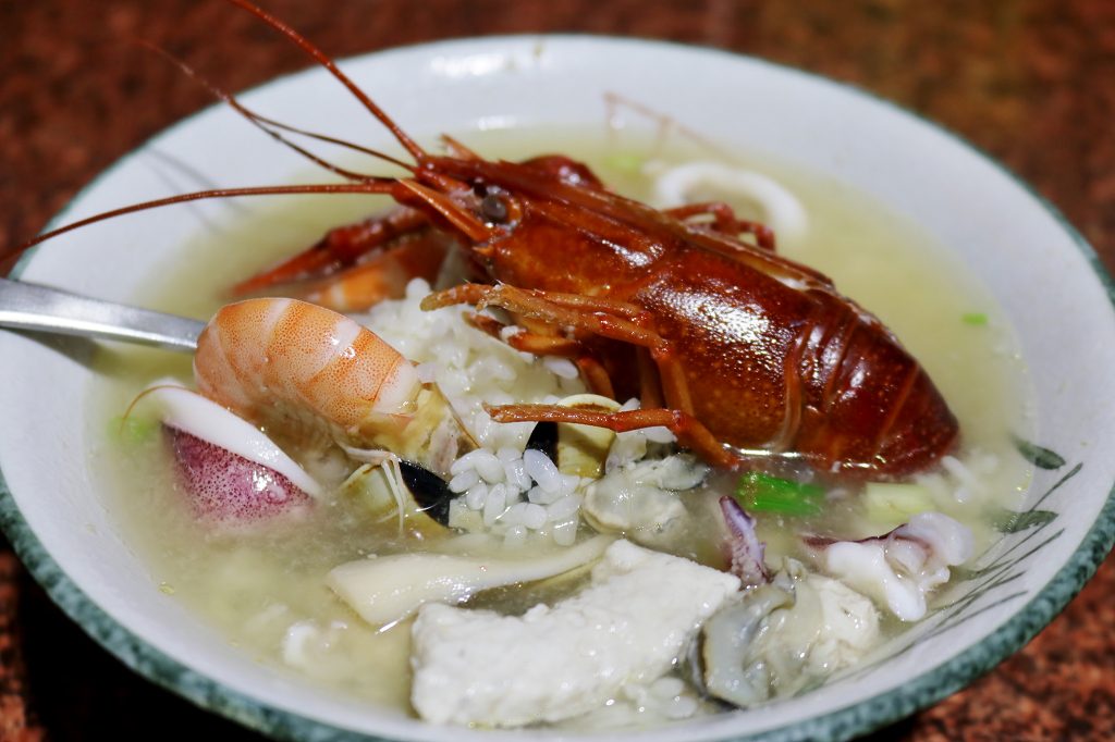 台南｜捌柒海產粥 超狂龍蝦海產粥 食尚玩家推薦．人氣排隊餐車美食 - 奇奇一起玩樂趣