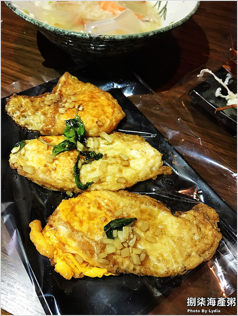 【食記│台南】捌柒海產粥~隱藏版深夜行動餐車藏鮮味，每日限量50碗有整隻澳洲小龍蝦入菜的海產粥!