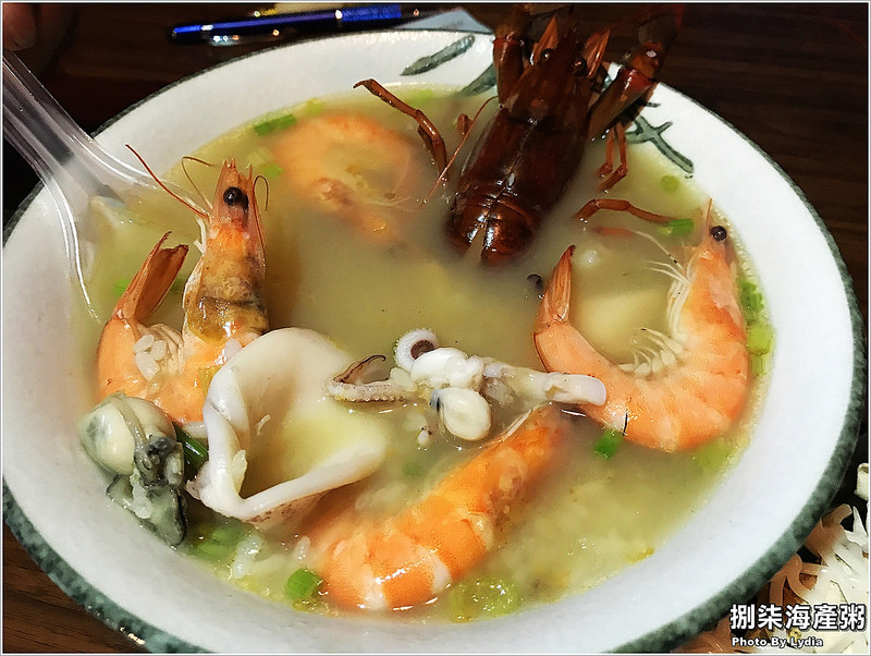 【食記│台南】捌柒海產粥~隱藏版深夜行動餐車藏鮮味，每日限量50碗有整隻澳洲小龍蝦入菜的海產粥!