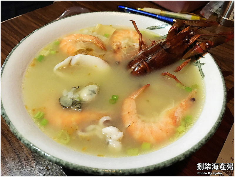 【食記│台南】捌柒海產粥~隱藏版深夜行動餐車藏鮮味，每日限量50碗有整隻澳洲小龍蝦入菜的海產粥!