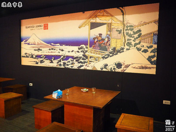 漁夫市集：漁夫市集，復古廟會場地內吃著海鮮熱炒，氣氛很嗨！