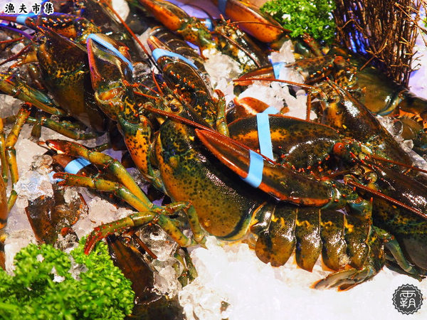 漁夫市集：漁夫市集，復古廟會場地內吃著海鮮熱炒，氣氛很嗨！