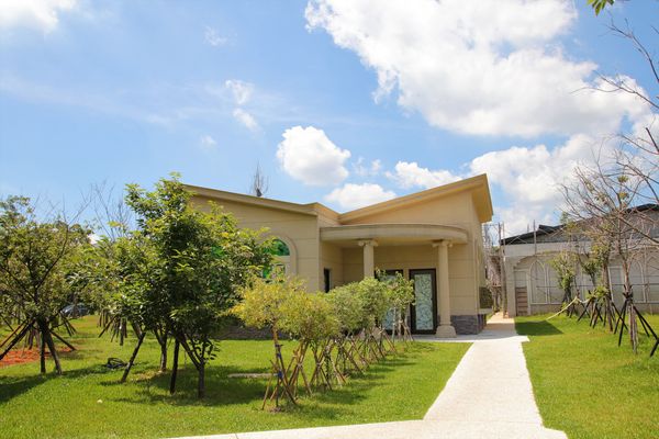 晶麒莊園: 【桃園平鎮景點】晶麒莊園宴會館HONEYWOOD CAFÉ~異國歐式夢幻教堂/浪漫LOVE花園/喜宴餐廳/桃園平鎮免費熱拍新景點