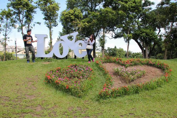 晶麒莊園: 【桃園平鎮景點】晶麒莊園宴會館HONEYWOOD CAFÉ~異國歐式夢幻教堂/浪漫LOVE花園/喜宴餐廳/桃園平鎮免費熱拍新景點