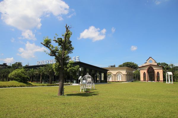 晶麒莊園: 【桃園平鎮景點】晶麒莊園宴會館HONEYWOOD CAFÉ~異國歐式夢幻教堂/浪漫LOVE花園/喜宴餐廳/桃園平鎮免費熱拍新景點