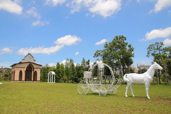 晶麒莊園: 【桃園平鎮景點】晶麒莊園宴會館HONEYWOOD CAFÉ~異國歐式夢幻教堂/浪漫LOVE花園/喜宴餐廳/桃園平鎮免費熱拍新景點
