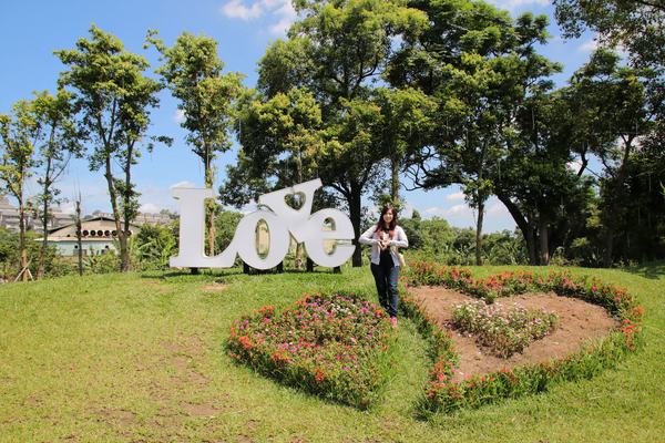 晶麒莊園: 【桃園平鎮景點】晶麒莊園宴會館HONEYWOOD CAFÉ~異國歐式夢幻教堂/浪漫LOVE花園/喜宴餐廳/桃園平鎮免費熱拍新景點