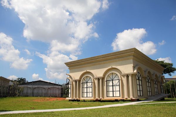 晶麒莊園: 【桃園平鎮景點】晶麒莊園宴會館HONEYWOOD CAFÉ~異國歐式夢幻教堂/浪漫LOVE花園/喜宴餐廳/桃園平鎮免費熱拍新景點