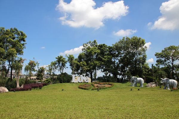 晶麒莊園: 【桃園平鎮景點】晶麒莊園宴會館HONEYWOOD CAFÉ~異國歐式夢幻教堂/浪漫LOVE花園/喜宴餐廳/桃園平鎮免費熱拍新景點