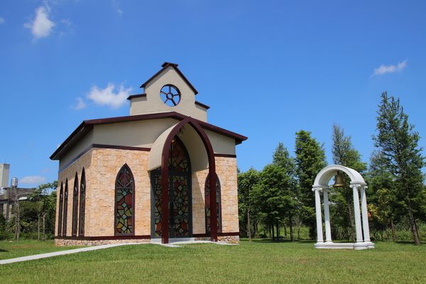 晶麒莊園: 【桃園平鎮景點】晶麒莊園宴會館HONEYWOOD CAFÉ~異國歐式夢幻教堂/浪漫LOVE花園/喜宴餐廳/桃園平鎮免費熱拍新景點