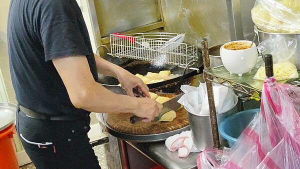 阿漢蚵仔麵線|隱藏在巷弄裡好吃又美味的臭豆腐