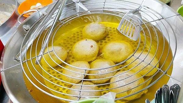 阿漢蚵仔麵線|隱藏在巷弄裡好吃又美味的臭豆腐