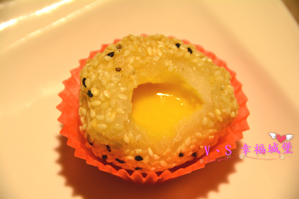 【板橋美食】板橋愛買 貍小籠港式點心 ~ 可愛的小黑芝麻包、小綠抹茶包正呼喚你，平價的港式點心，你一定不能錯過。。。。