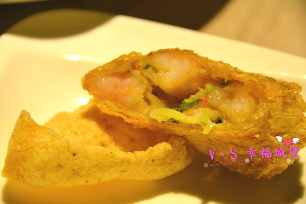 【板橋美食】板橋愛買 貍小籠港式點心 ~ 可愛的小黑芝麻包、小綠抹茶包正呼喚你，平價的港式點心，你一定不能錯過。。。。