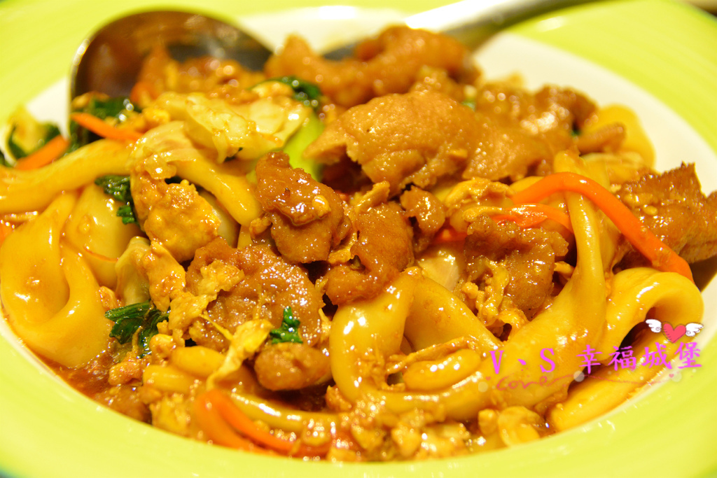 【板橋美食】板橋愛買 貍小籠港式點心 ~ 可愛的小黑芝麻包、小綠抹茶包正呼喚你，平價的港式點心，你一定不能錯過。。。。