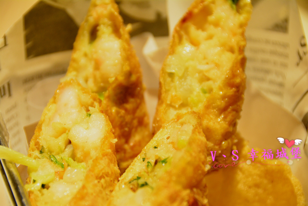 【板橋美食】板橋愛買 貍小籠港式點心 ~ 可愛的小黑芝麻包、小綠抹茶包正呼喚你，平價的港式點心，你一定不能錯過。。。。