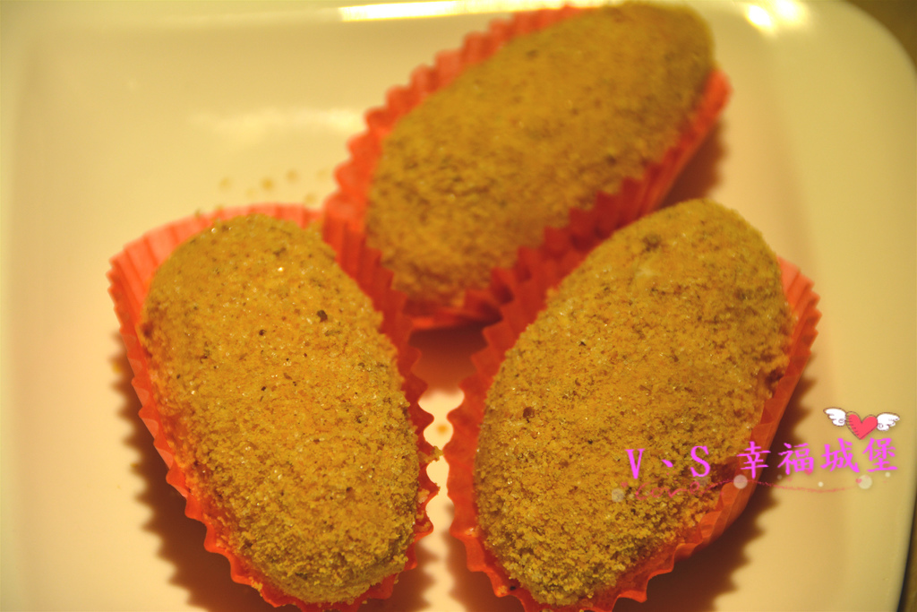 【板橋美食】板橋愛買 貍小籠港式點心 ~ 可愛的小黑芝麻包、小綠抹茶包正呼喚你，平價的港式點心，你一定不能錯過。。。。