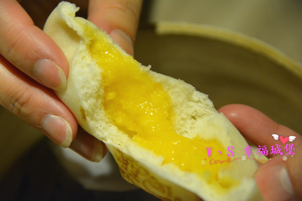 【板橋美食】板橋愛買 貍小籠港式點心 ~ 可愛的小黑芝麻包、小綠抹茶包正呼喚你，平價的港式點心，你一定不能錯過。。。。