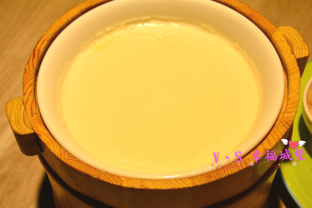 【板橋美食】板橋愛買 貍小籠港式點心 ~ 可愛的小黑芝麻包、小綠抹茶包正呼喚你，平價的港式點心，你一定不能錯過。。。。