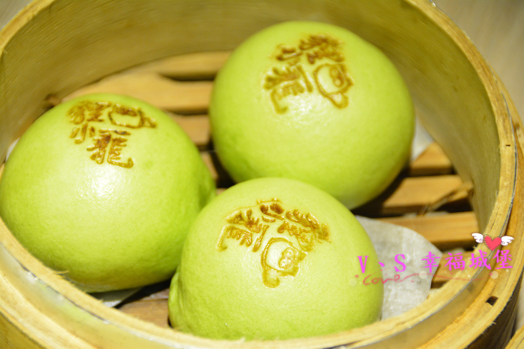 【板橋美食】板橋愛買 貍小籠港式點心 ~ 可愛的小黑芝麻包、小綠抹茶包正呼喚你，平價的港式點心，你一定不能錯過。。。。