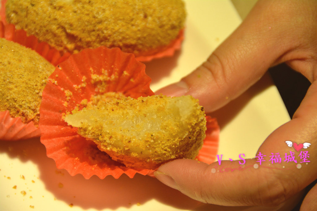 【板橋美食】板橋愛買 貍小籠港式點心 ~ 可愛的小黑芝麻包、小綠抹茶包正呼喚你，平價的港式點心，你一定不能錯過。。。。