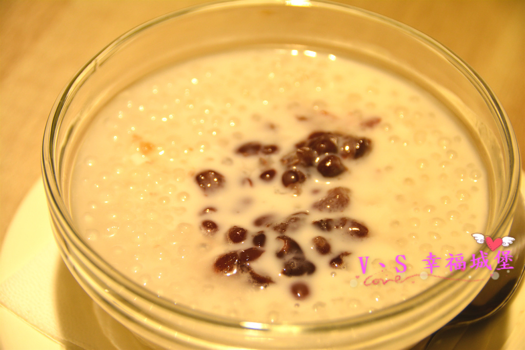 【板橋美食】板橋愛買 貍小籠港式點心 ~ 可愛的小黑芝麻包、小綠抹茶包正呼喚你，平價的港式點心，你一定不能錯過。。。。