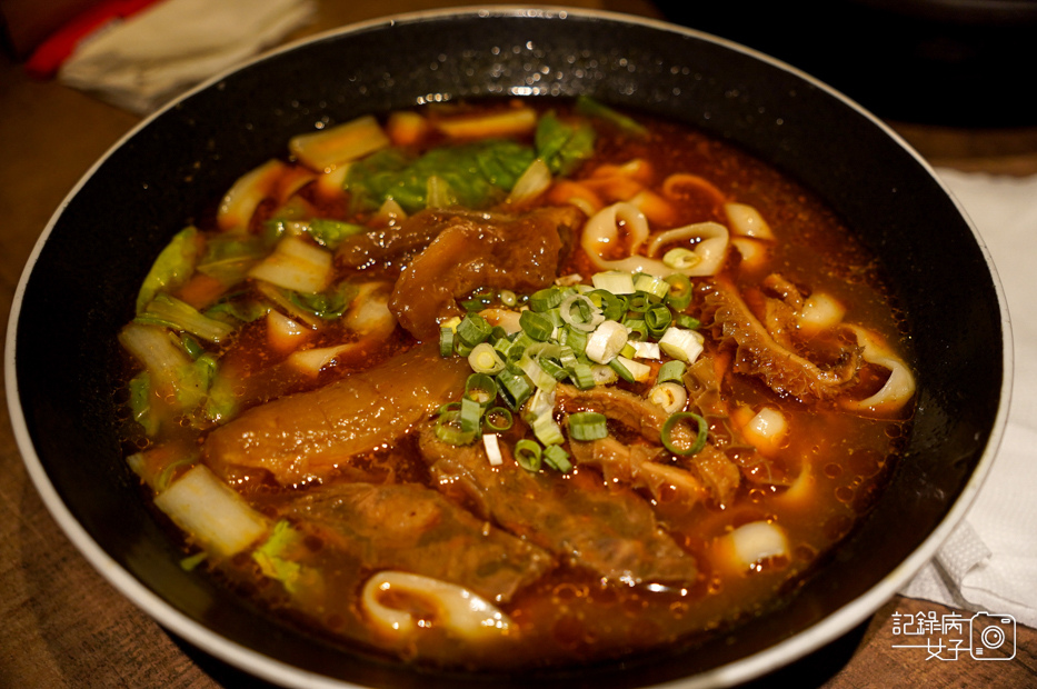 28基隆美食古月香熬粹牛肉麵三寶牛肉麵牛筋牛肚牛肉片.jpg 28基隆美食古月香熬粹牛肉麵三寶牛肉麵牛筋牛肚牛肉片.jpg