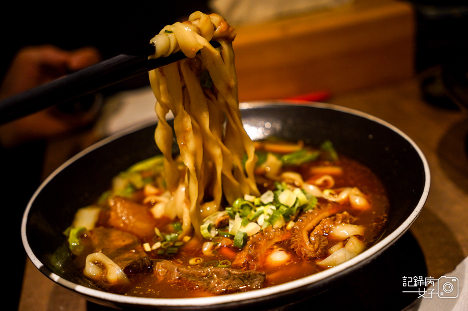 32基隆美食古月香熬粹牛肉麵三寶牛肉麵牛筋牛肚牛肉片.jpg 32基隆美食古月香熬粹牛肉麵三寶牛肉麵牛筋牛肚牛肉片.jpg