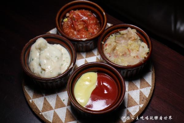 am Daily:東區人氣餐酒館/來開趴踢吧『am Daily』趴踢綜合咚滋咚滋肉盤/捷運忠孝復興站