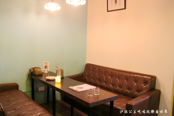 am Daily:東區人氣餐酒館/來開趴踢吧『am Daily』趴踢綜合咚滋咚滋肉盤/捷運忠孝復興站