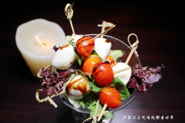 am Daily:東區人氣餐酒館/來開趴踢吧『am Daily』趴踢綜合咚滋咚滋肉盤/捷運忠孝復興站