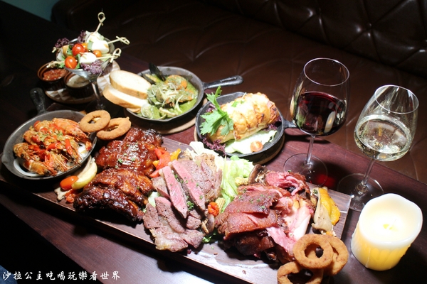 am Daily:東區人氣餐酒館/來開趴踢吧『am Daily』趴踢綜合咚滋咚滋肉盤/捷運忠孝復興站