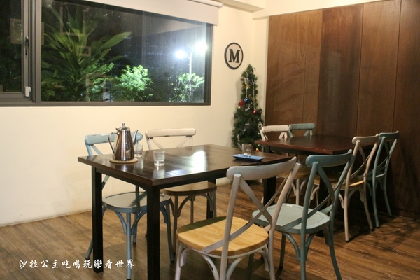 am Daily:東區人氣餐酒館/來開趴踢吧『am Daily』趴踢綜合咚滋咚滋肉盤/捷運忠孝復興站