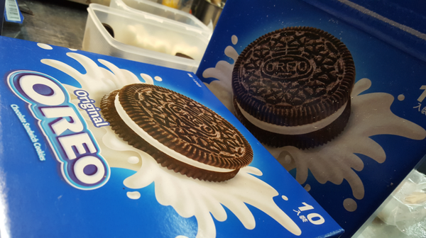 ▌士林夜市 • 銅板就買到很法式的甜品 ▌螞蟻人慎入 • 那個小女孩心中的草莓之爆炸到蓋不起來的車輪餅 …(薇拉小公主走在路邊攤卻看見很法式甜品….)