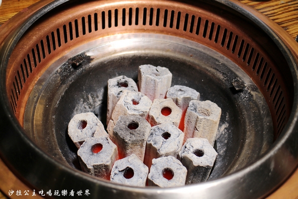 米碳火燒肉小酒館:新北.新莊/迴龍『米碳火燒肉小酒館』居酒屋/燒烤/串燒/捷運迴龍站