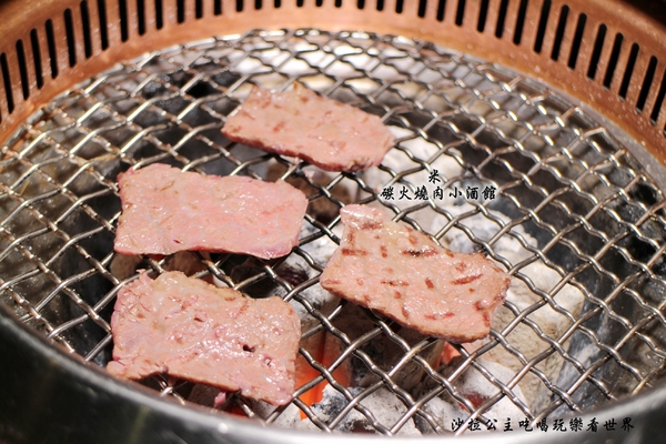 米碳火燒肉小酒館:新北.新莊/迴龍『米碳火燒肉小酒館』居酒屋/燒烤/串燒/捷運迴龍站