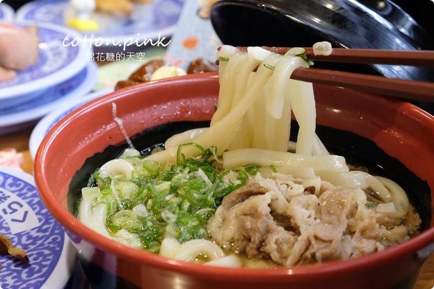 台中迴轉壽司推薦|藏壽司享肉祭超適合中秋節!直火爐烤牛肉壽司、熟成豬排握壽司直接來五盤~~還有蠟筆小新扭蛋唷