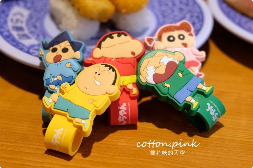 台中迴轉壽司推薦|藏壽司享肉祭超適合中秋節!直火爐烤牛肉壽司、熟成豬排握壽司直接來五盤~~還有蠟筆小新扭蛋唷