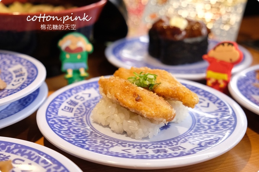 台中迴轉壽司推薦|藏壽司享肉祭超適合中秋節!直火爐烤牛肉壽司、熟成豬排握壽司直接來五盤~~還有蠟筆小新扭蛋唷