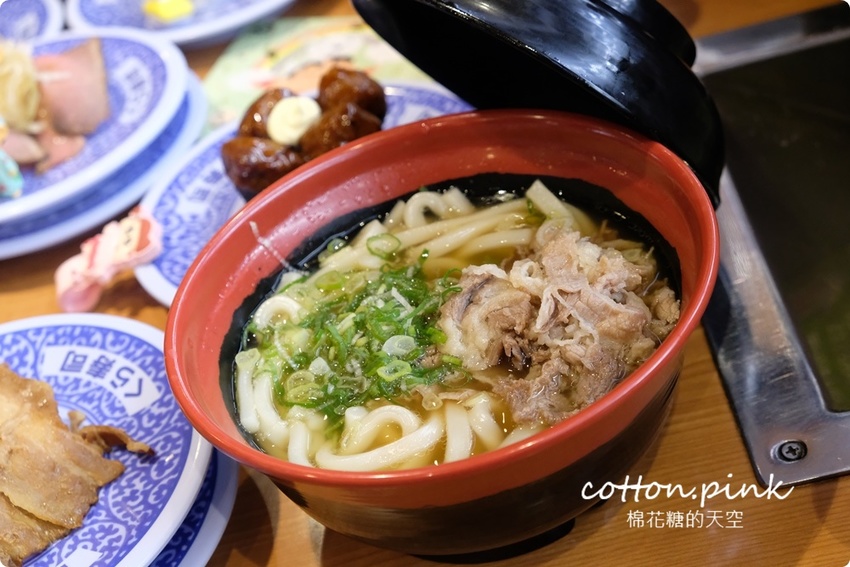 台中迴轉壽司推薦|藏壽司享肉祭超適合中秋節!直火爐烤牛肉壽司、熟成豬排握壽司直接來五盤~~還有蠟筆小新扭蛋唷