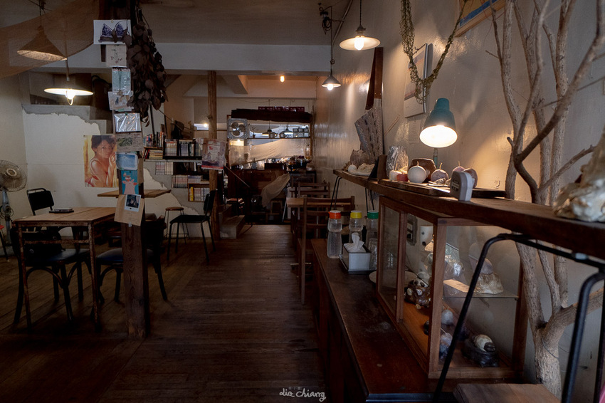 台中市南區早午餐 貪吃鬼 老宅及復古擺設,暗色系風格,餐點美味讓人一再回訪