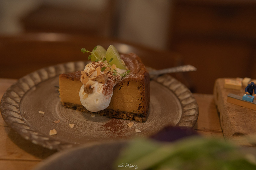 台中市南區早午餐 貪吃鬼 老宅及復古擺設,暗色系風格,餐點美味讓人一再回訪